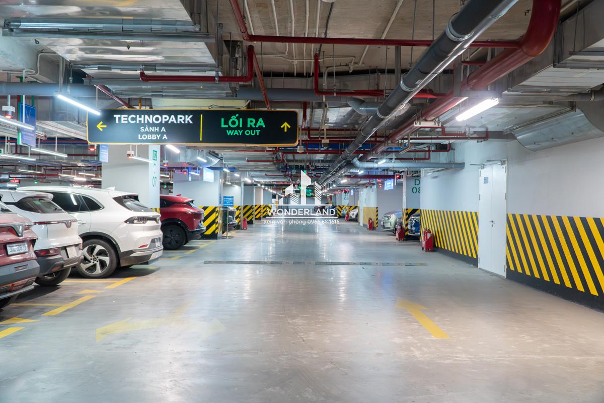 tầng hầm đỗ xe của tòa Technopark Hanoi