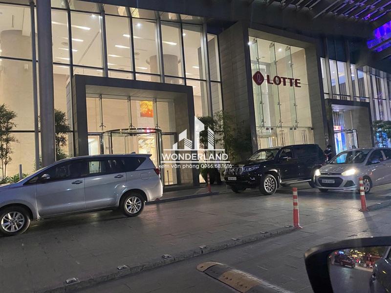 Sảnh ngoài của tòa văn phòng Lotte Center Hanoi