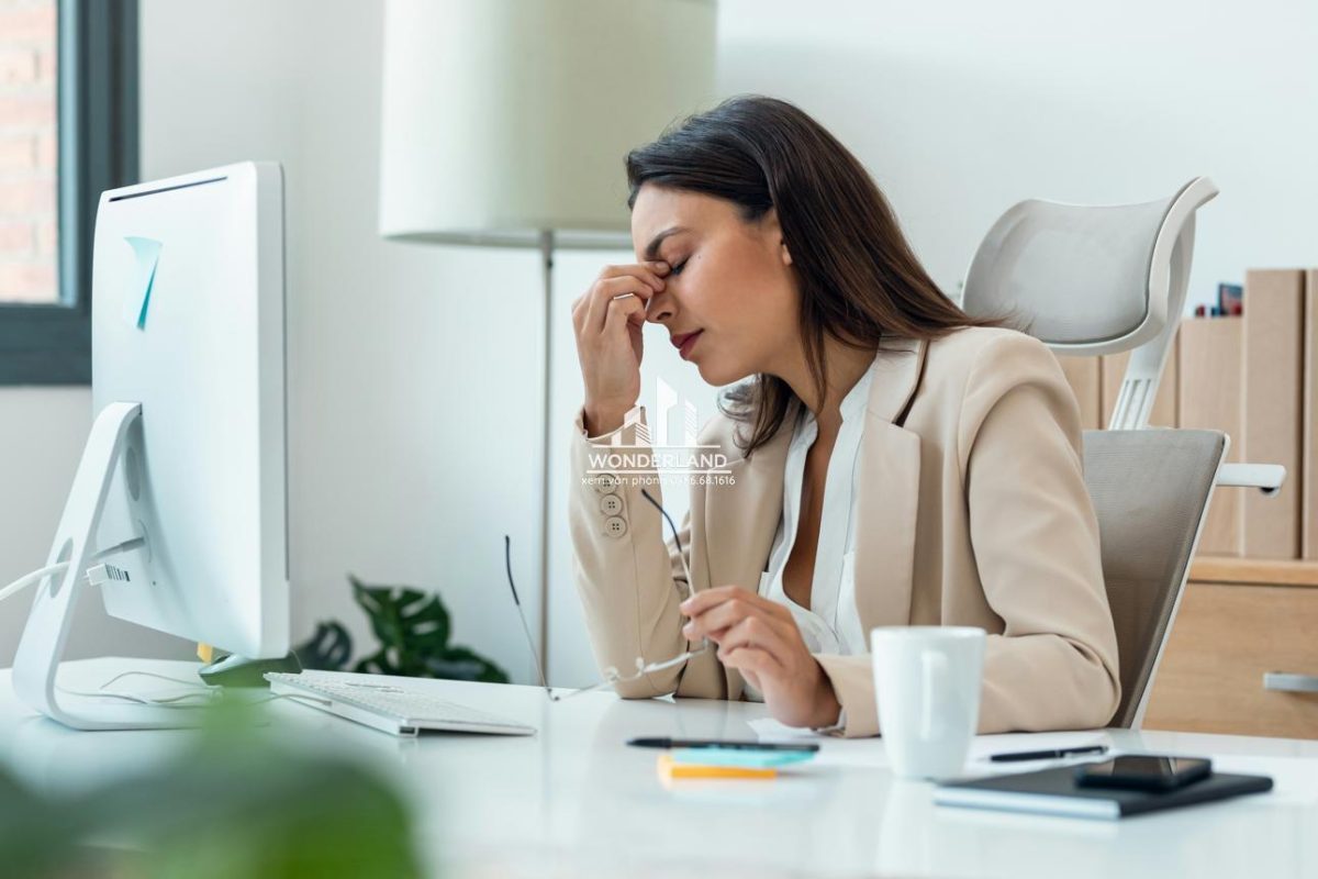 Khô Mắt Khi Dùng Máy Tính: 12 Cách Phòng Tránh Hiệu Quả Cho Dân Văn Phòng